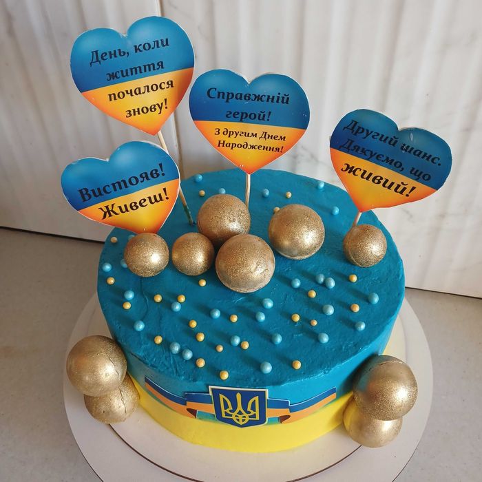 Торти, солодощі, смачні букети