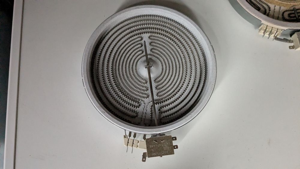 Pole grzejne płyty ceramicznej Bosch z poszerzeniem