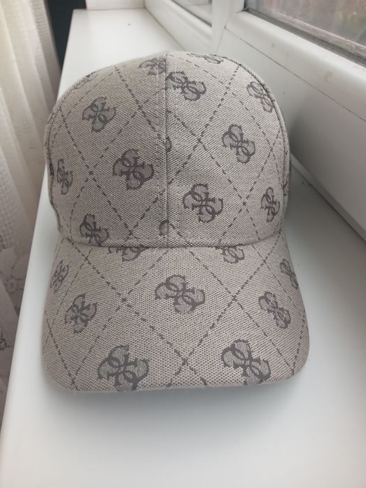 Продам кепку Guess