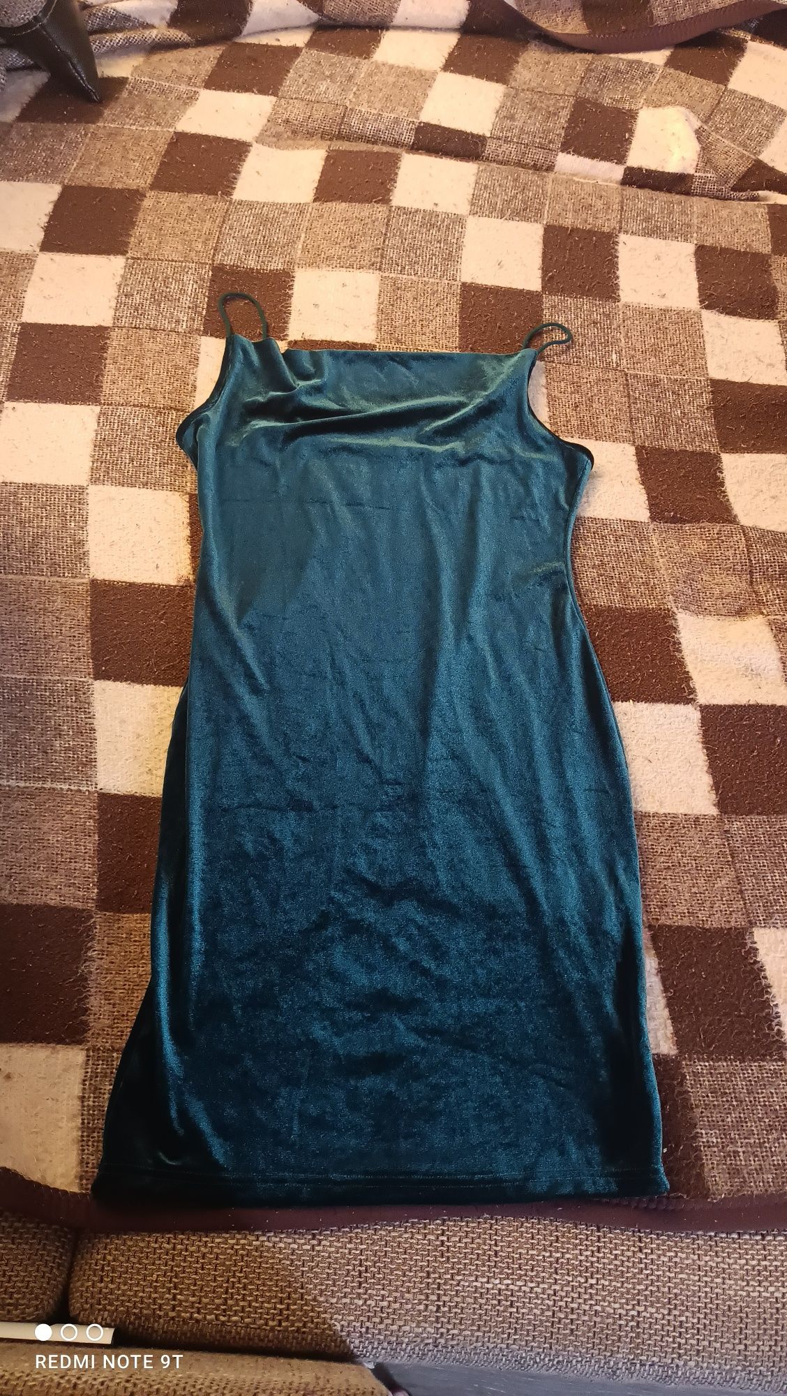 Śliczna nowa szmaragdowa sukienka dopasowana r. L/XL.