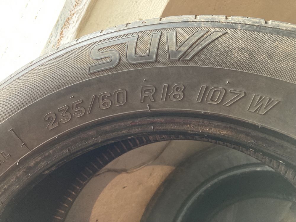 Пара шин 235/60R18 107W