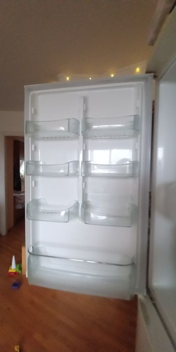 Холодильник Б/у іноді на 2 години може не морозити