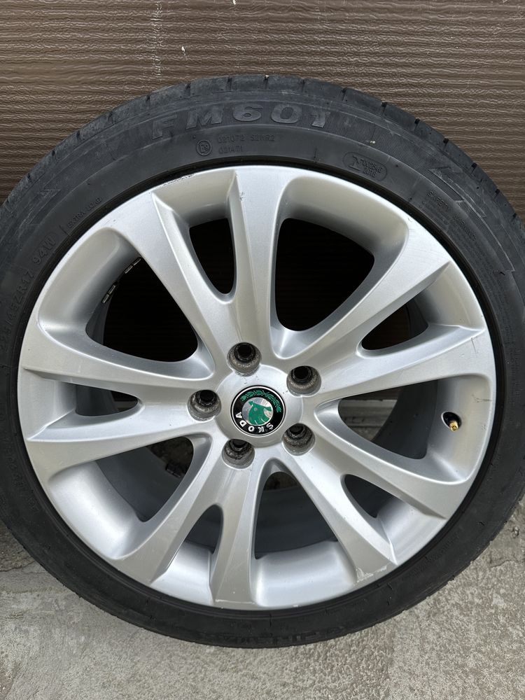 Титани, диски Skoda 3T0601025D, шини 225/45R17