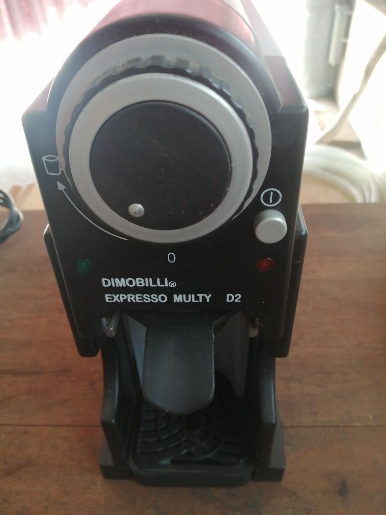 Três máquinas de café usadas