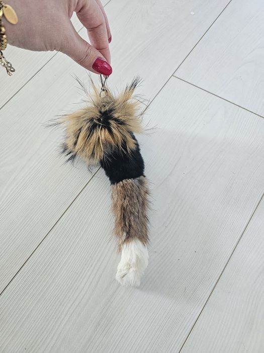 Brelok, ogon, zawieszka