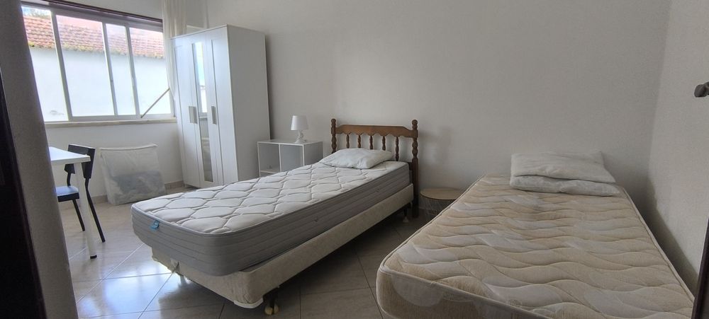 Quarto para duas pessoas.