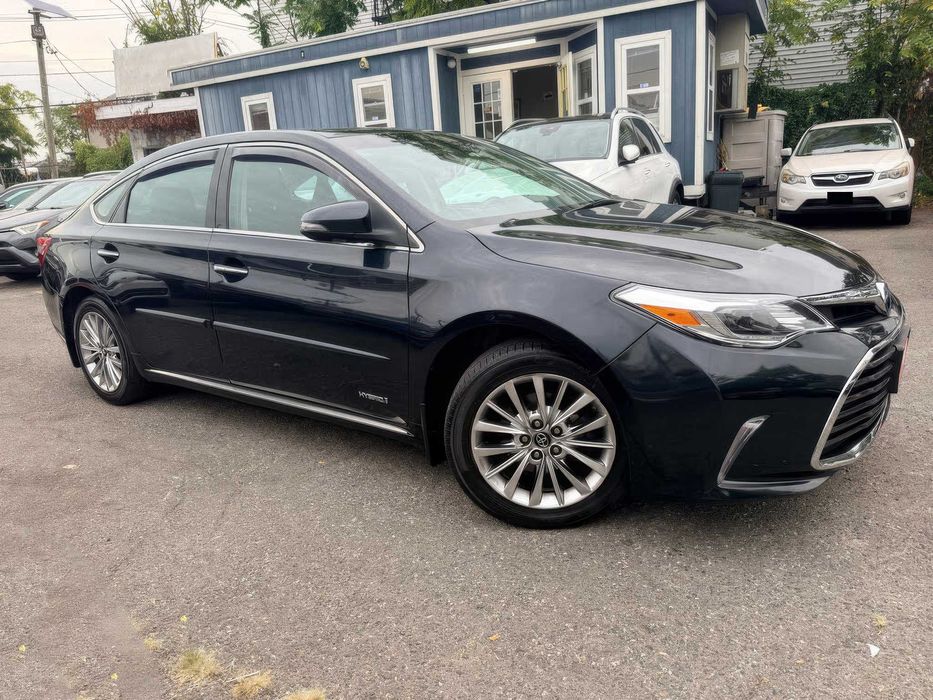 Toyota Avalon Hybrid Limited      2018