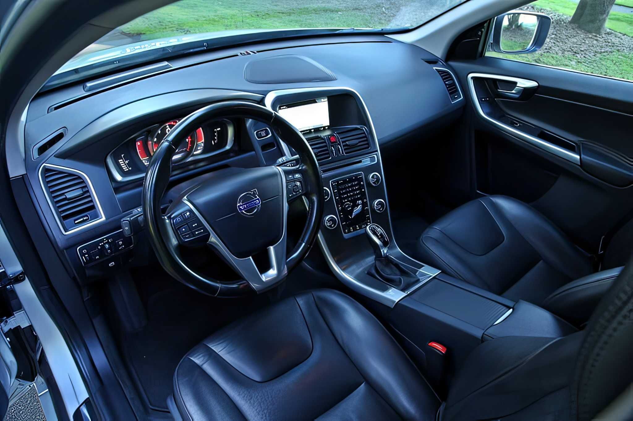 2016 Volvo     XC60