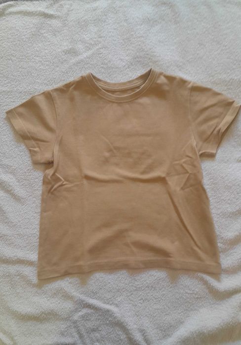 Várias roupa para criança