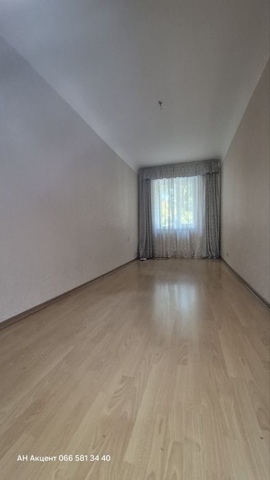 Продам двокімнатну квартиру в Центрі