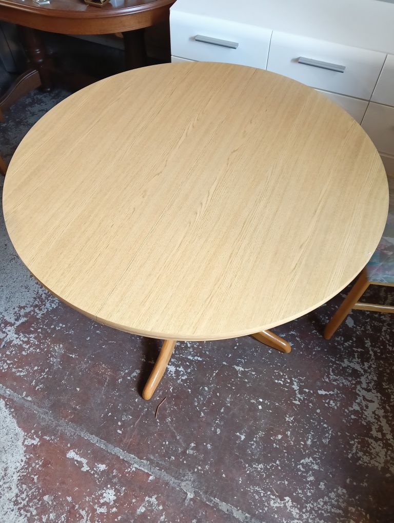 Stół rozkładany + 4 krzesła