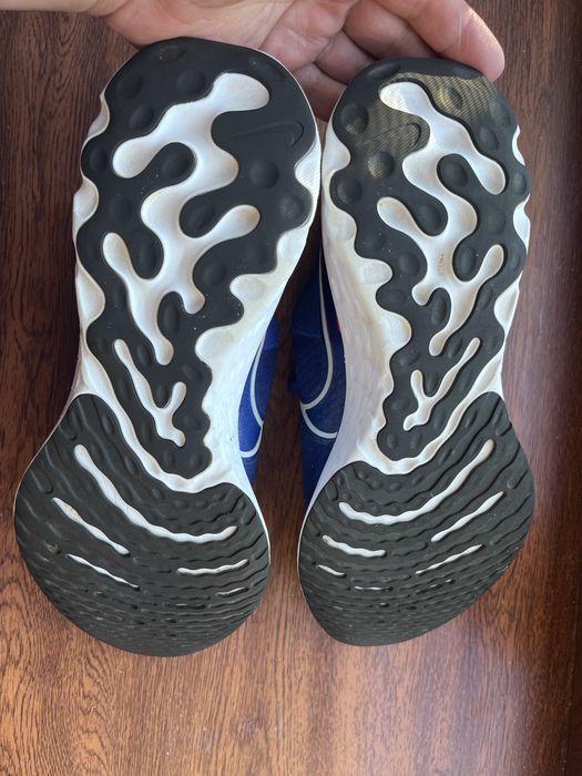 Кросівки 41.5 розмір Nike react оригінал