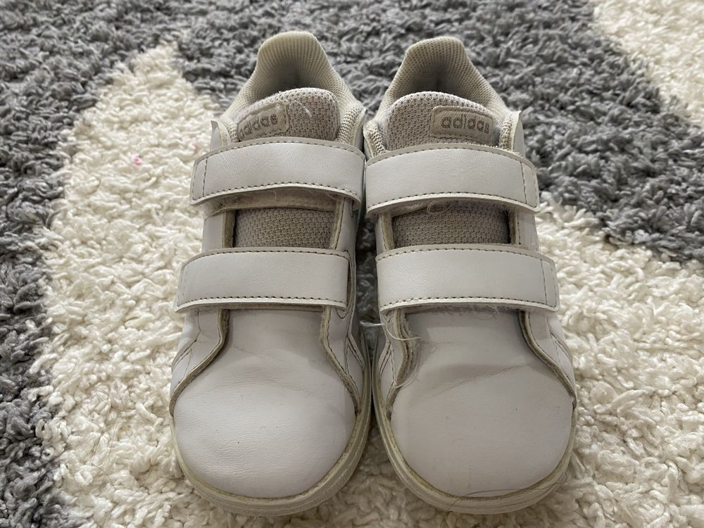 Продам кросівки Adidas для дівчинки 26 розмір