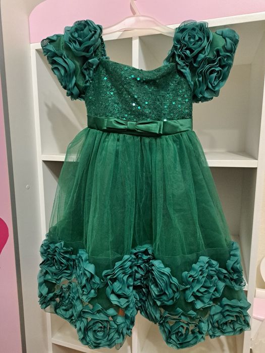 Дуже гарна сукня на новий рік 7-8 років