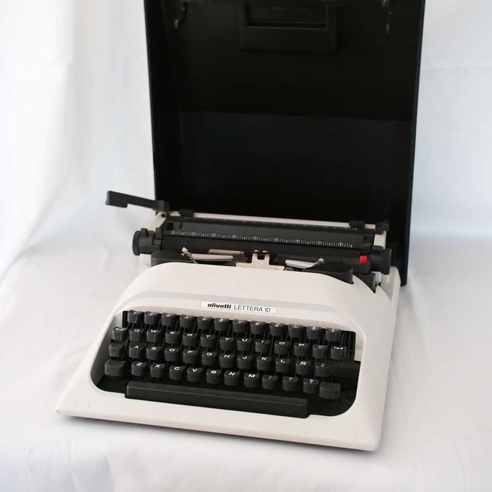 Máquina de escrever Olivetti Lettera 10