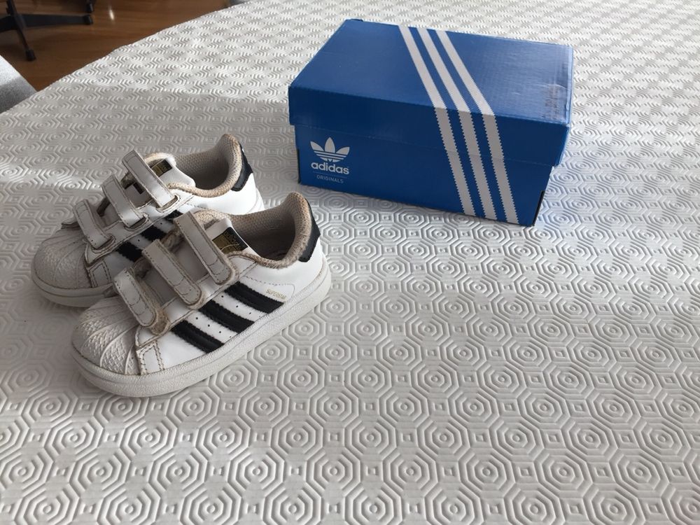 Ténis / Sapatilhas Adidas Superstar para criança