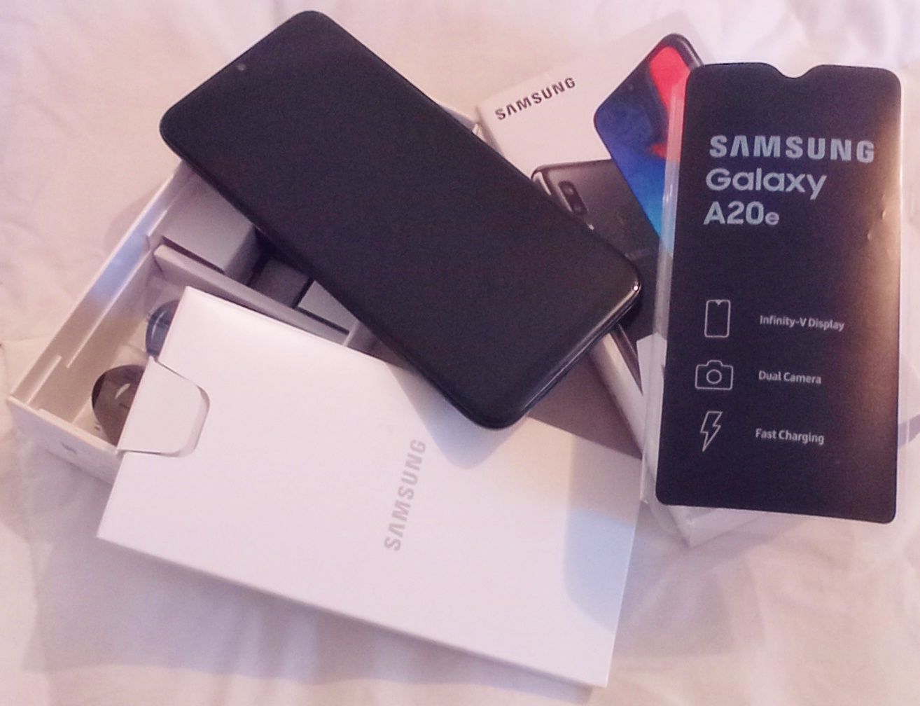 Samsung A20e preto, poucas horas de uso, como novo