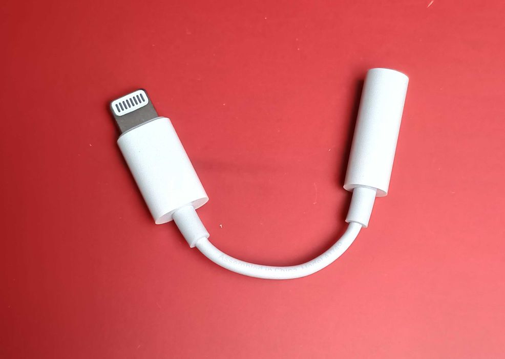 Переходник iPhone Apple Lightning to 3.5 mm Headphone Jack. Оригинал!