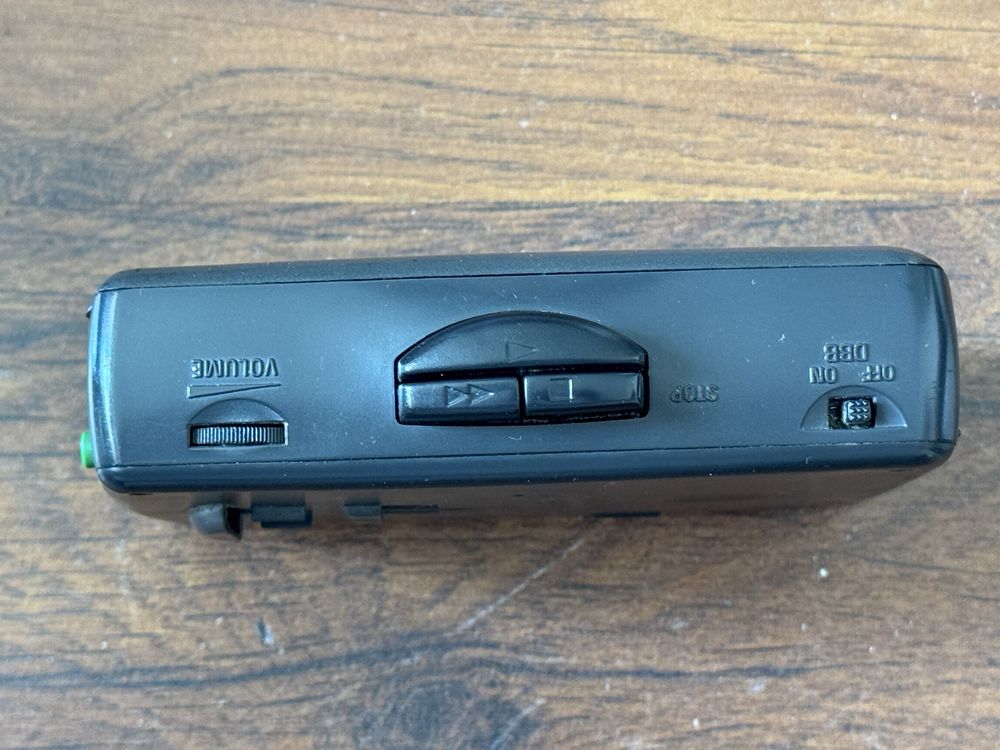 Walkman Philips z radiem AQ 6560, sprawny, po wymianie paska.