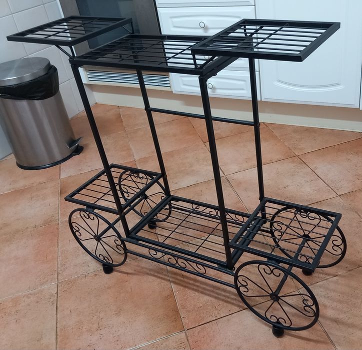 PEÇA DECORATIVA NOVA.CARRINHO PARA PLANTAS.Sala,Quarto,Cozinha,Varanda