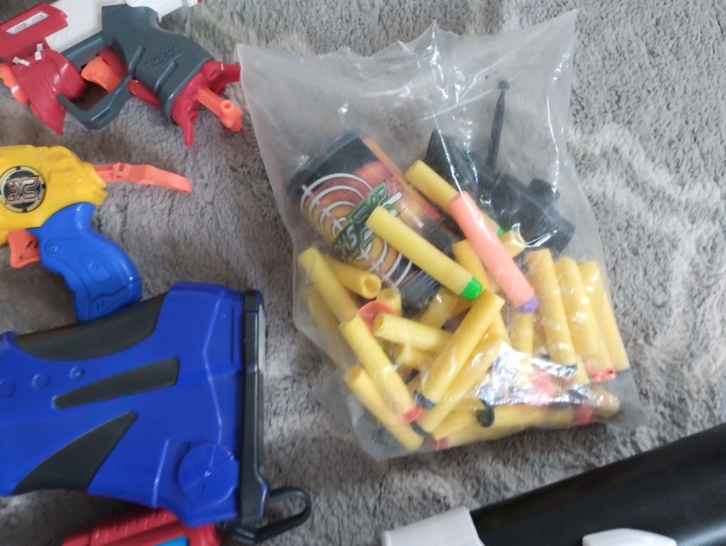 Mega zestaw pistoletów Nerf plus maski plus worek strzałek