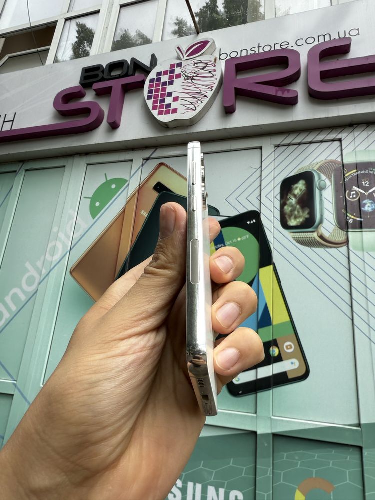 Samsung s23 8/128. Білого кольору