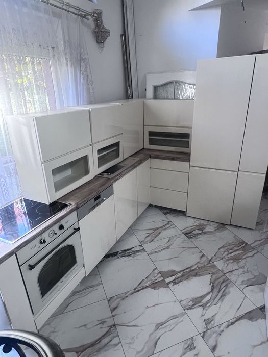 Meble kuchenne lakierowane z AGD, kuchnia