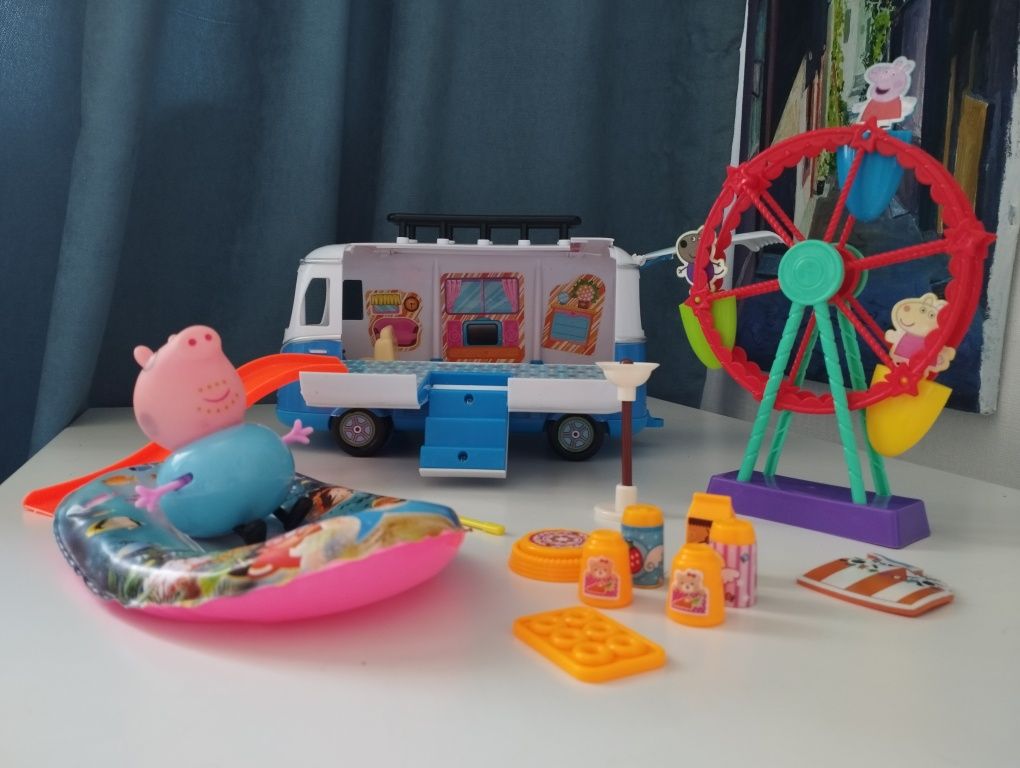 Детский игровой набор Кемпинг с резиновой лодкой и каруселью.