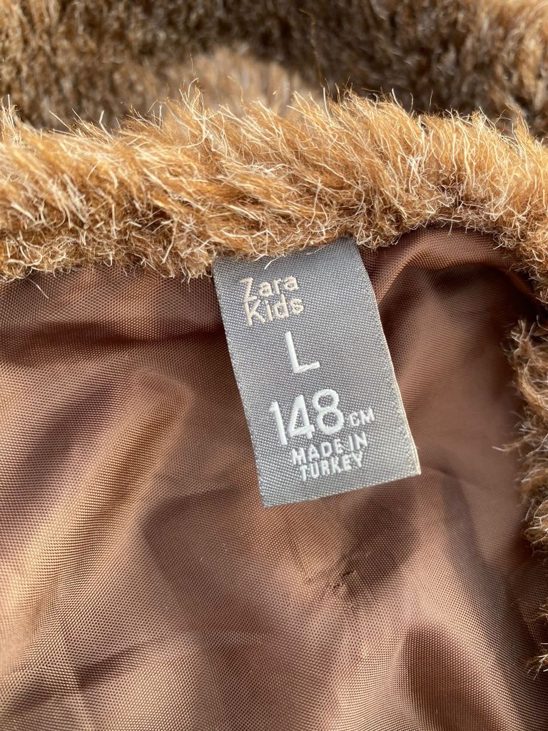 Colete castanho com pêlo fora tam L da Zara kids 7€