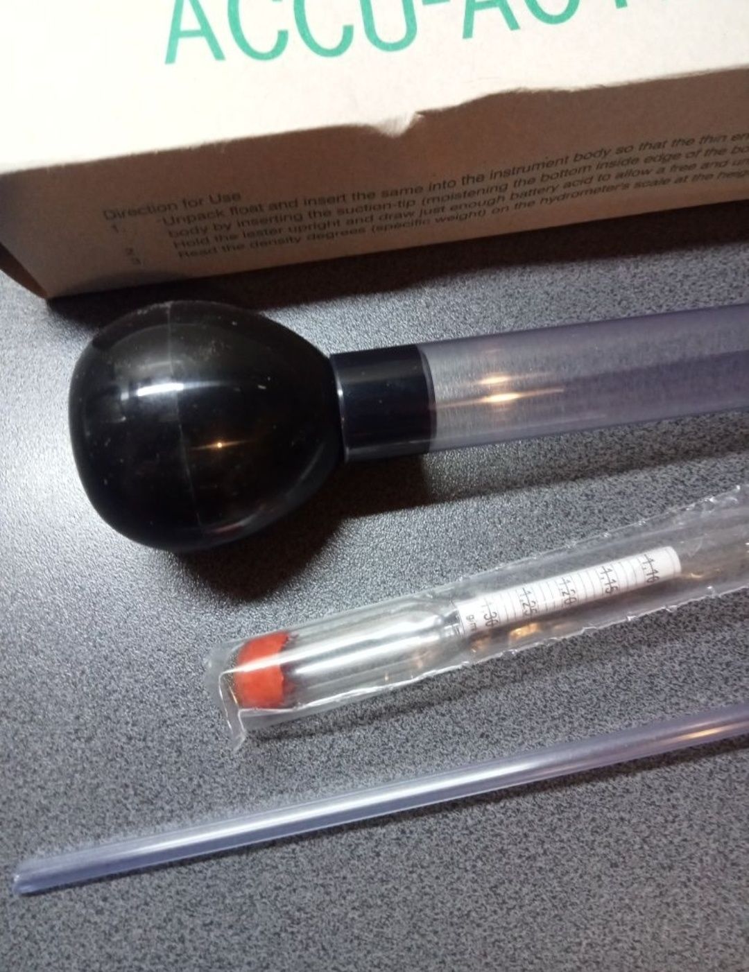 Tester elektrolitu w akumulatorze