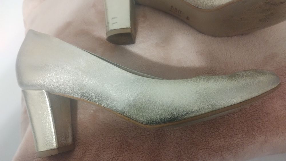 Buty ślubne złote