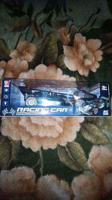 Машинка на радіо керуванні