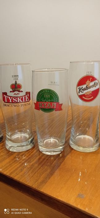Kolekcja szklanek do piwa i alkoholi
