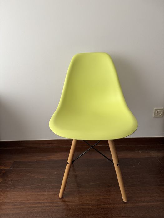 Cadeira decorativa  amarela