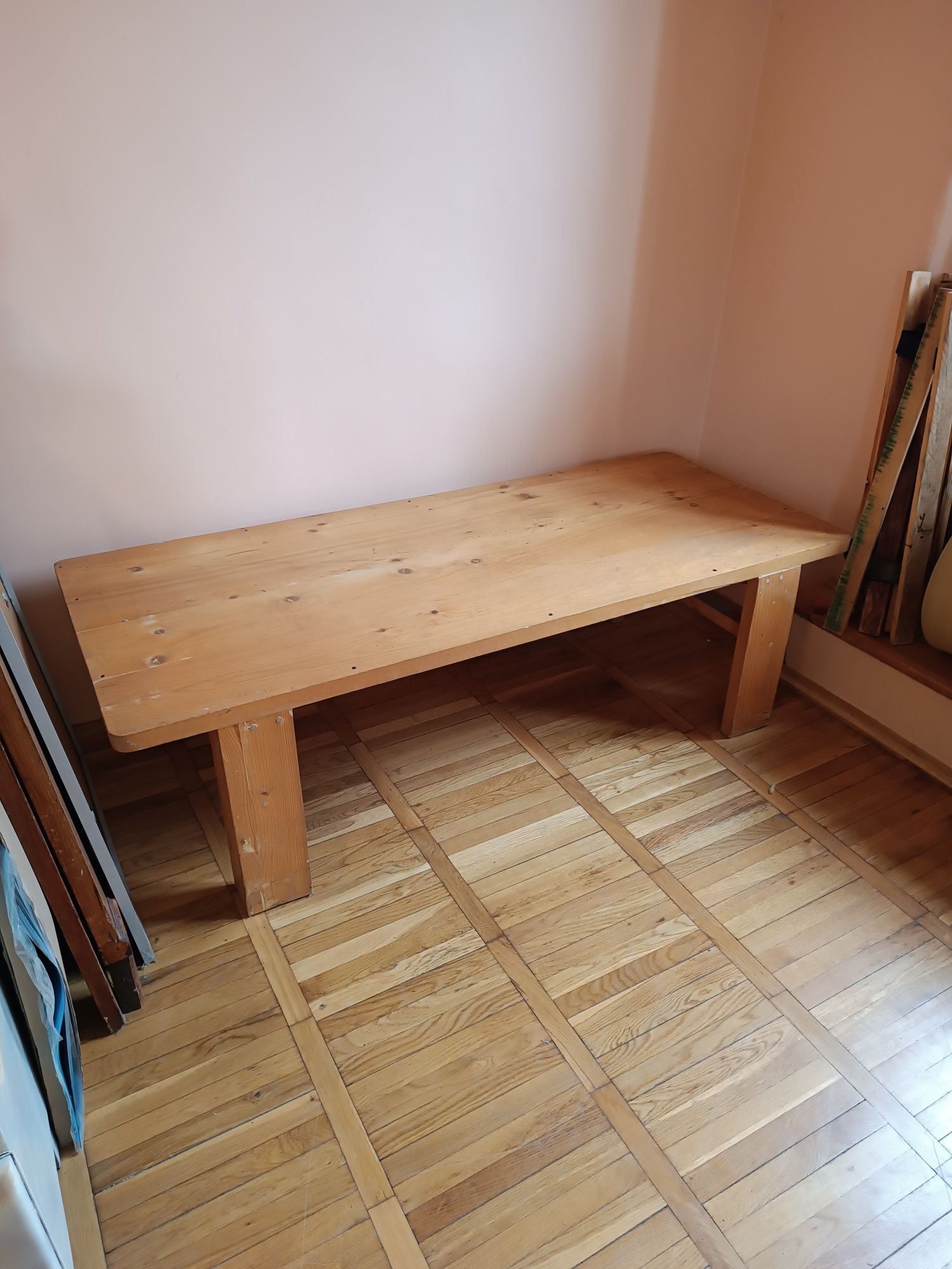 Drewniany solidny stół podest grube drewno