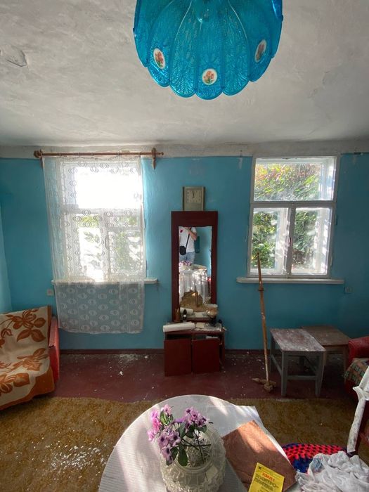 Будинок з укриттям дача, мальовниче розкішне місце біля Києва, озера.