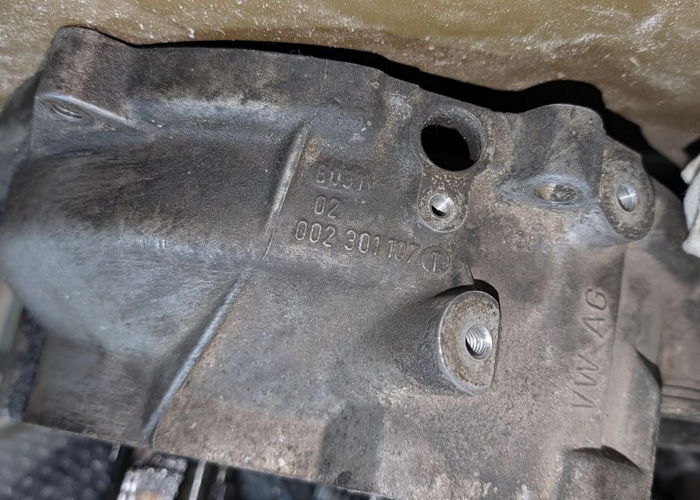 Коробка fabia 1 002 301 107 на запчасти