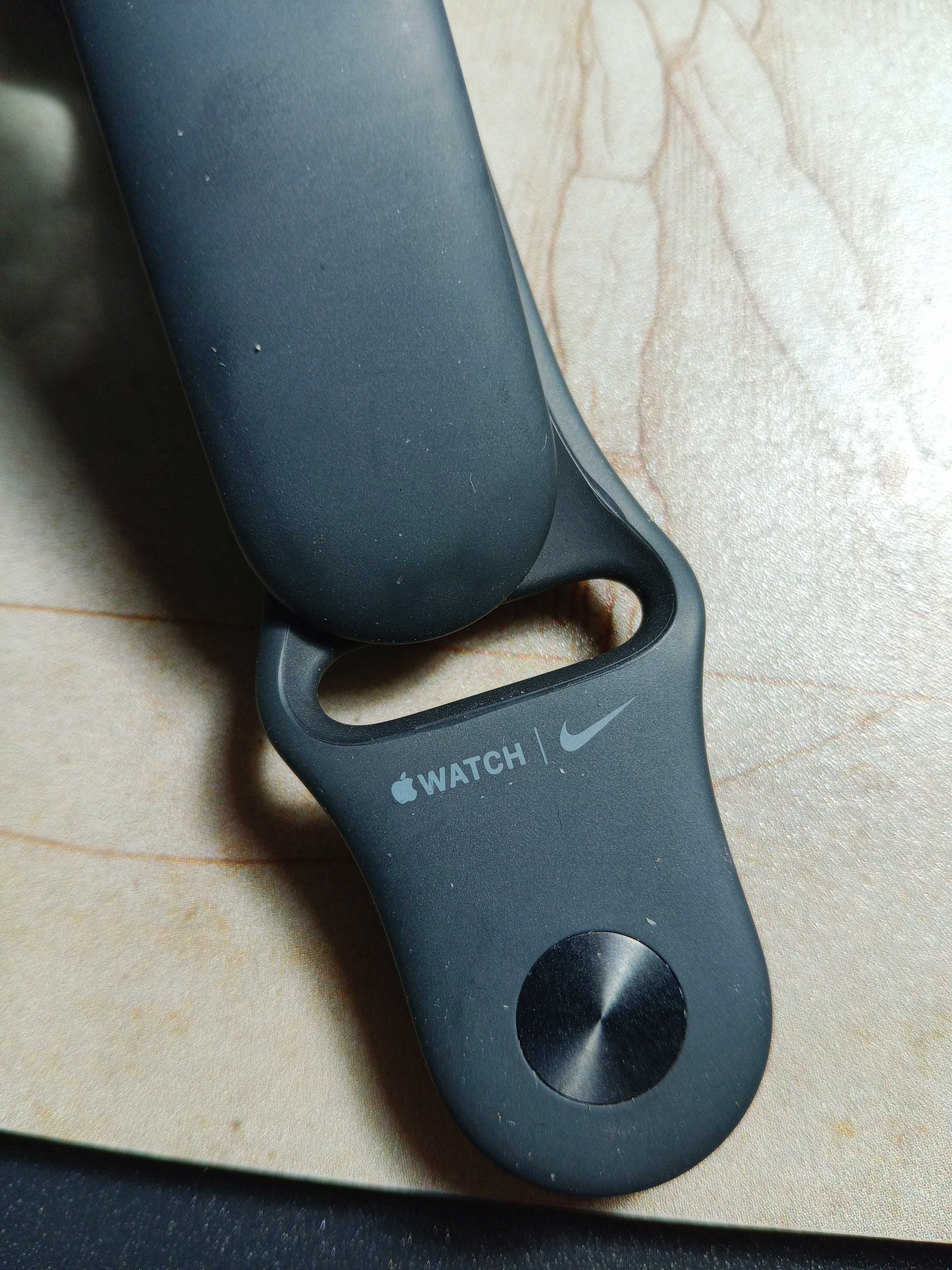 Apple Watch Series 7 Nike