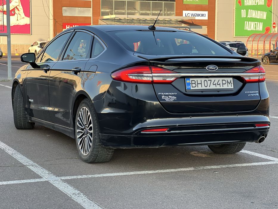 Ford Fusion Hybrid 2018 року, Titanium