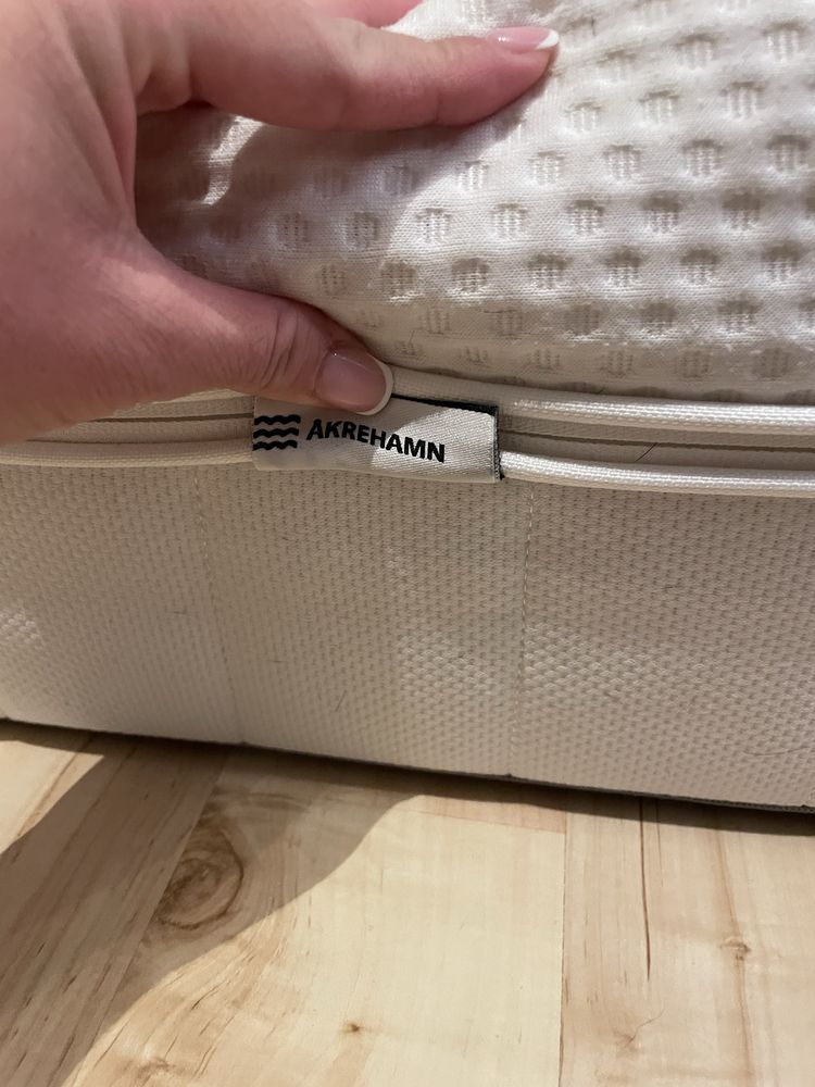 Dwa materace piankowe 80x200, twardy i średnio twardy