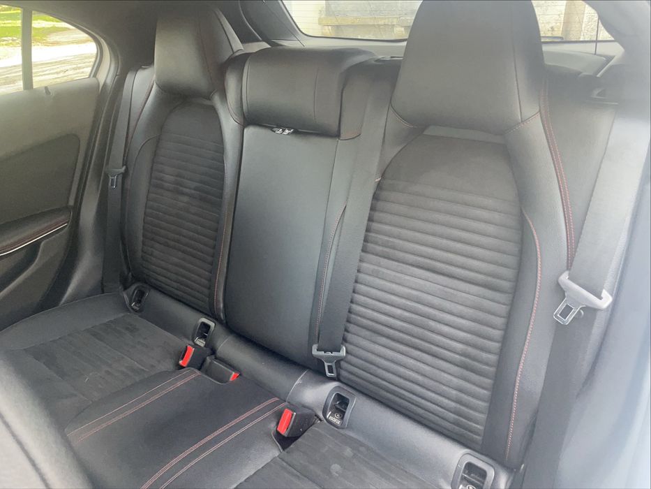 Mercedes A200 CDI AMG LEDS Estofos alcantra e pele