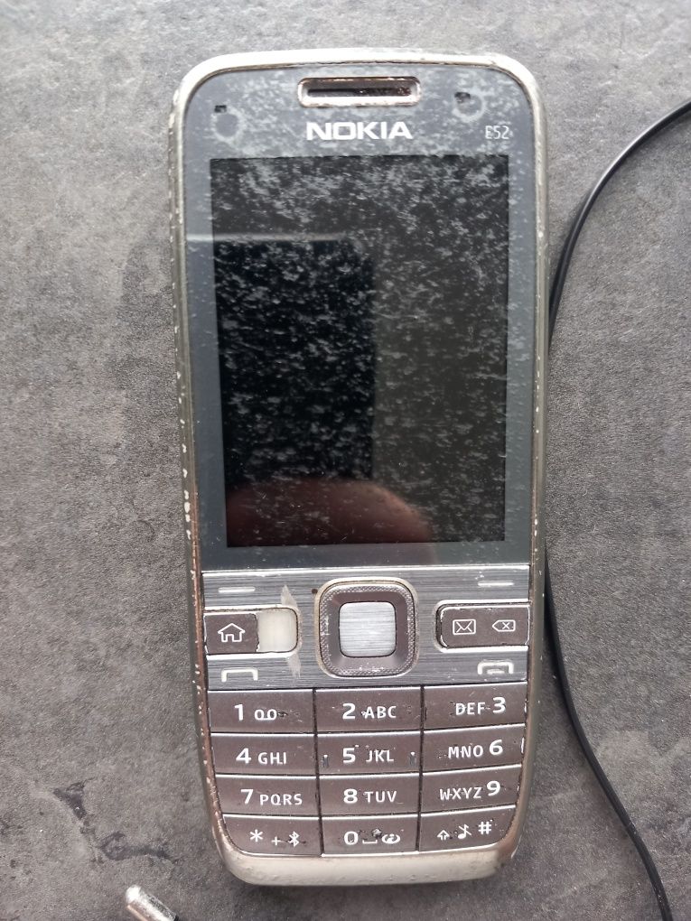 Telefon Nokia e52