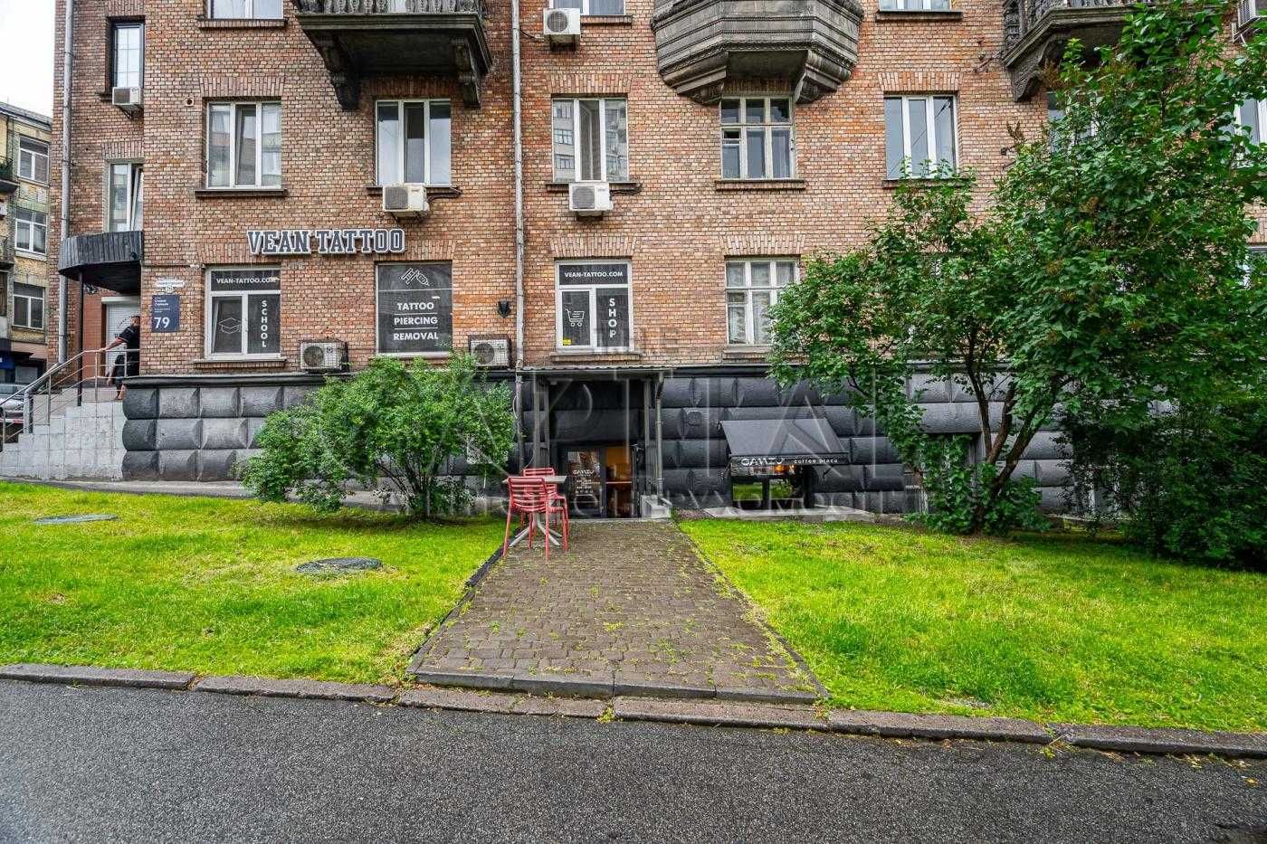 Продаж фасадного приміщення 80м2  з орендарем вул. Січових Стрільців