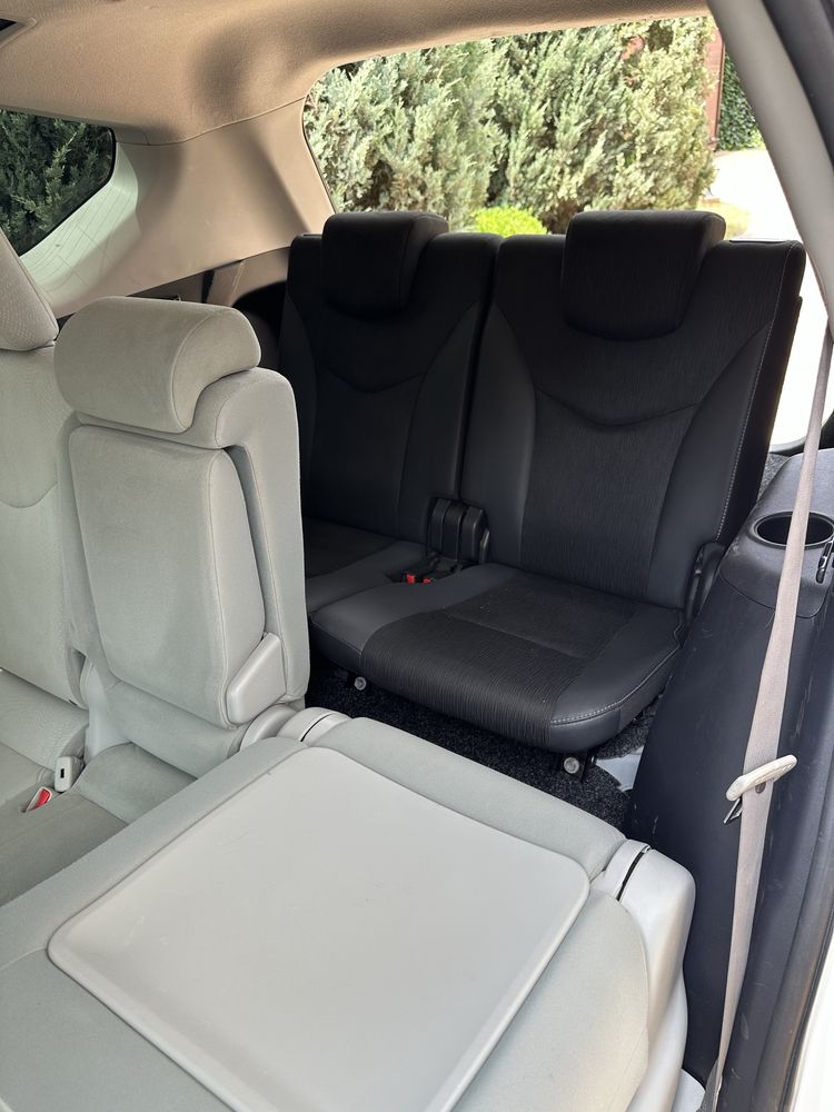 Сдам в аренду авто TOYOTA PRIUS V 2019 год долгосрочная под такси