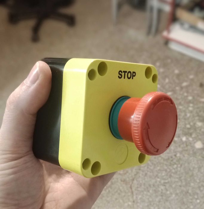 Wyp. garażowa! Wyłącznik awaryjny w obudowie Fi40 1NC PQ01R4N nowy