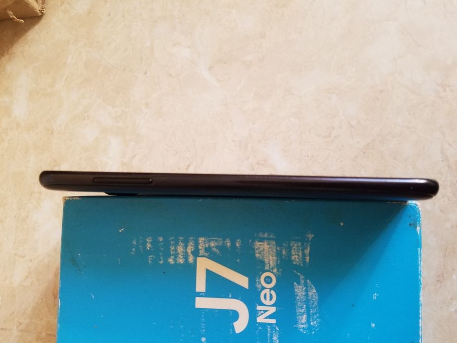 Продам самсунг j 7 нео