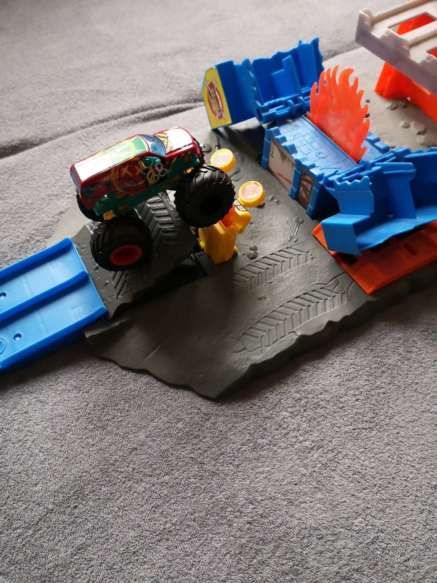 Hot Wheels Monster Track  tor