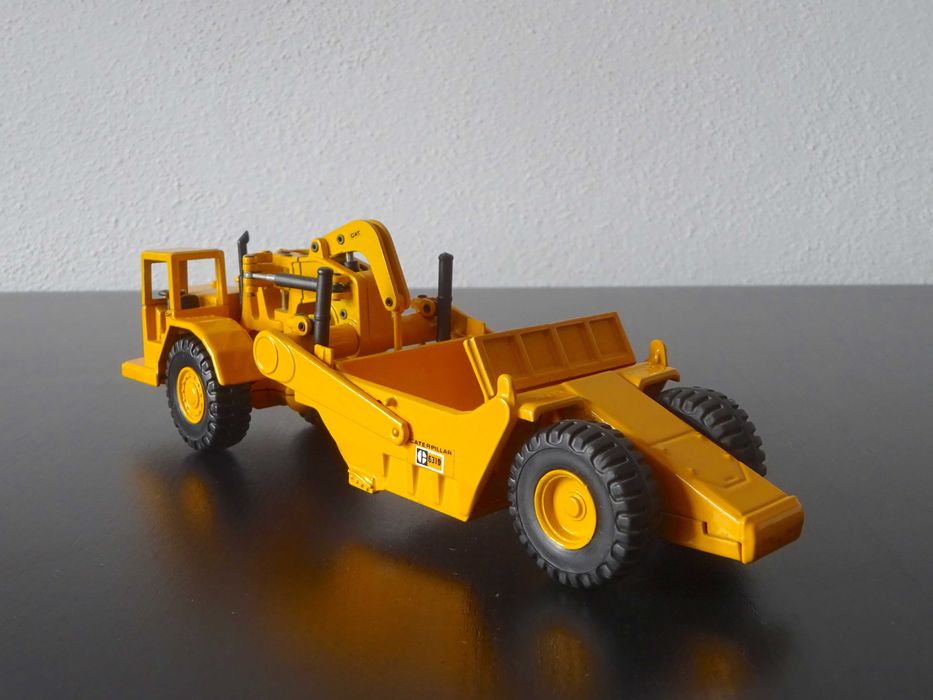 1:70 Joal 219 CAT 613B Scraper