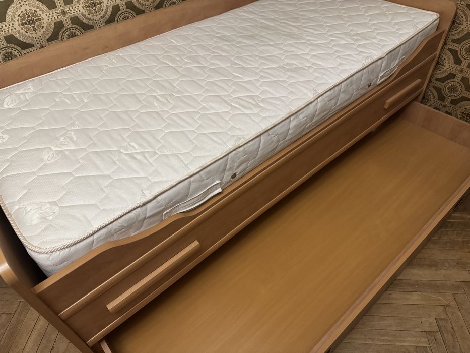 Ліжко-софа з без пружинний матрасом та підйомним механізму