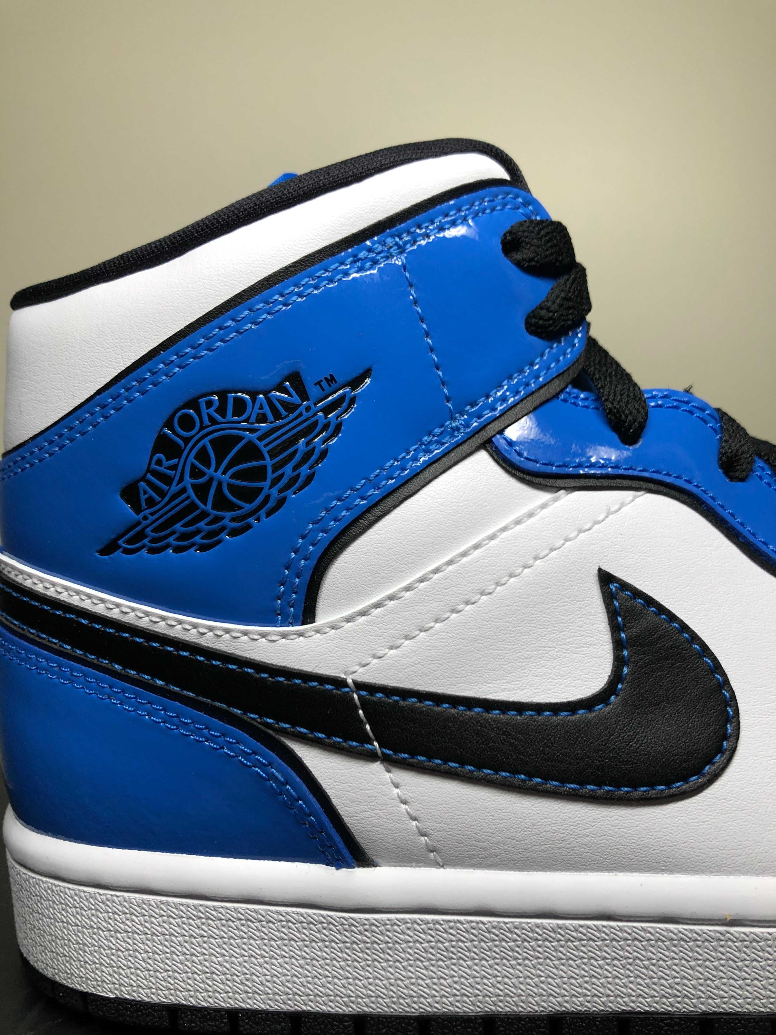 Jordan 1 mid Signal Blue